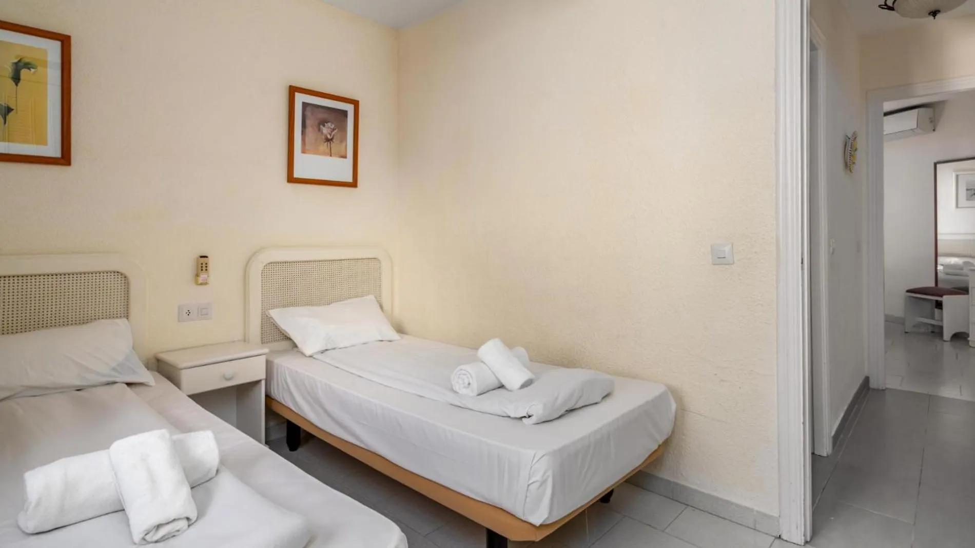 Riviera Charm: 2Br Retreat With Terrace Pool Apartment Mijas 0*,