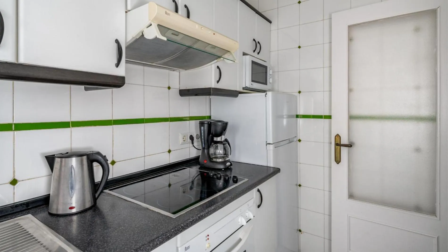 Riviera Charm: 2Br Retreat With Terrace Pool Apartment Mijas
