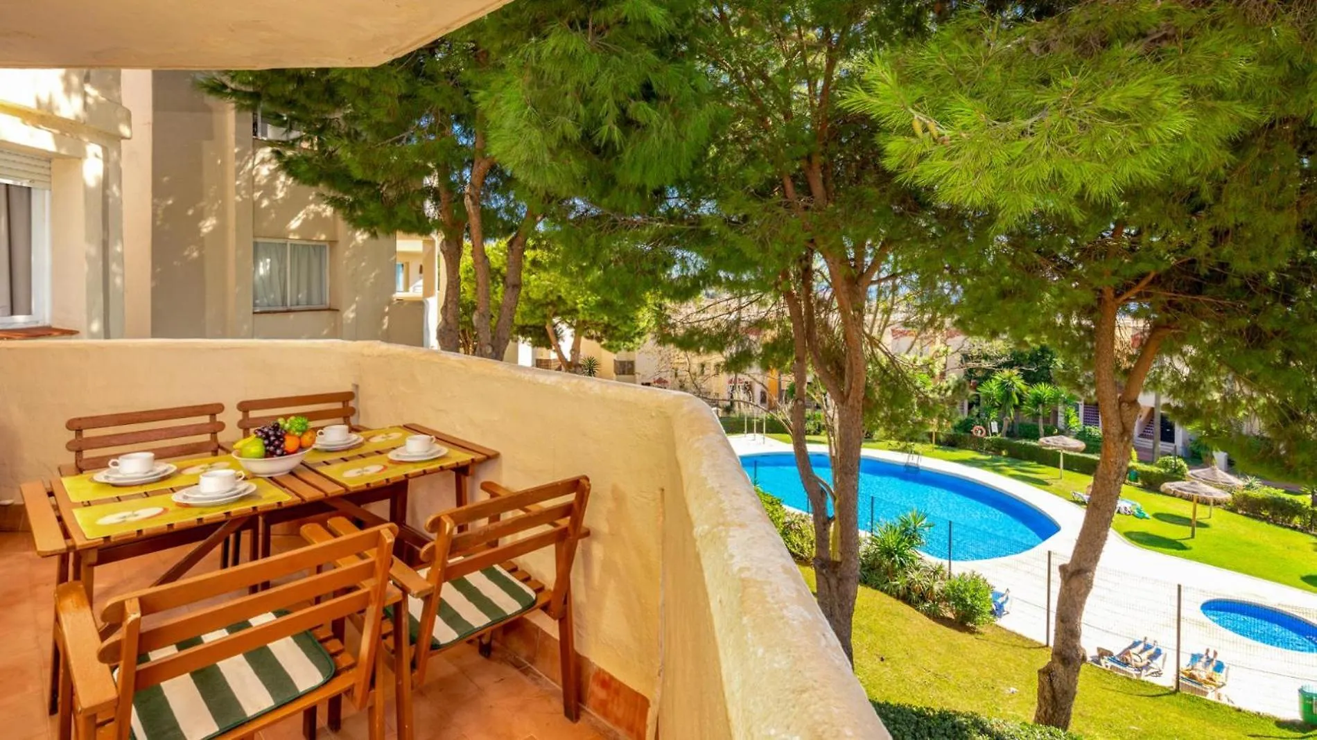 Appartamento Riviera Charm: 2Br Retreat With Terrace Pool Mijas